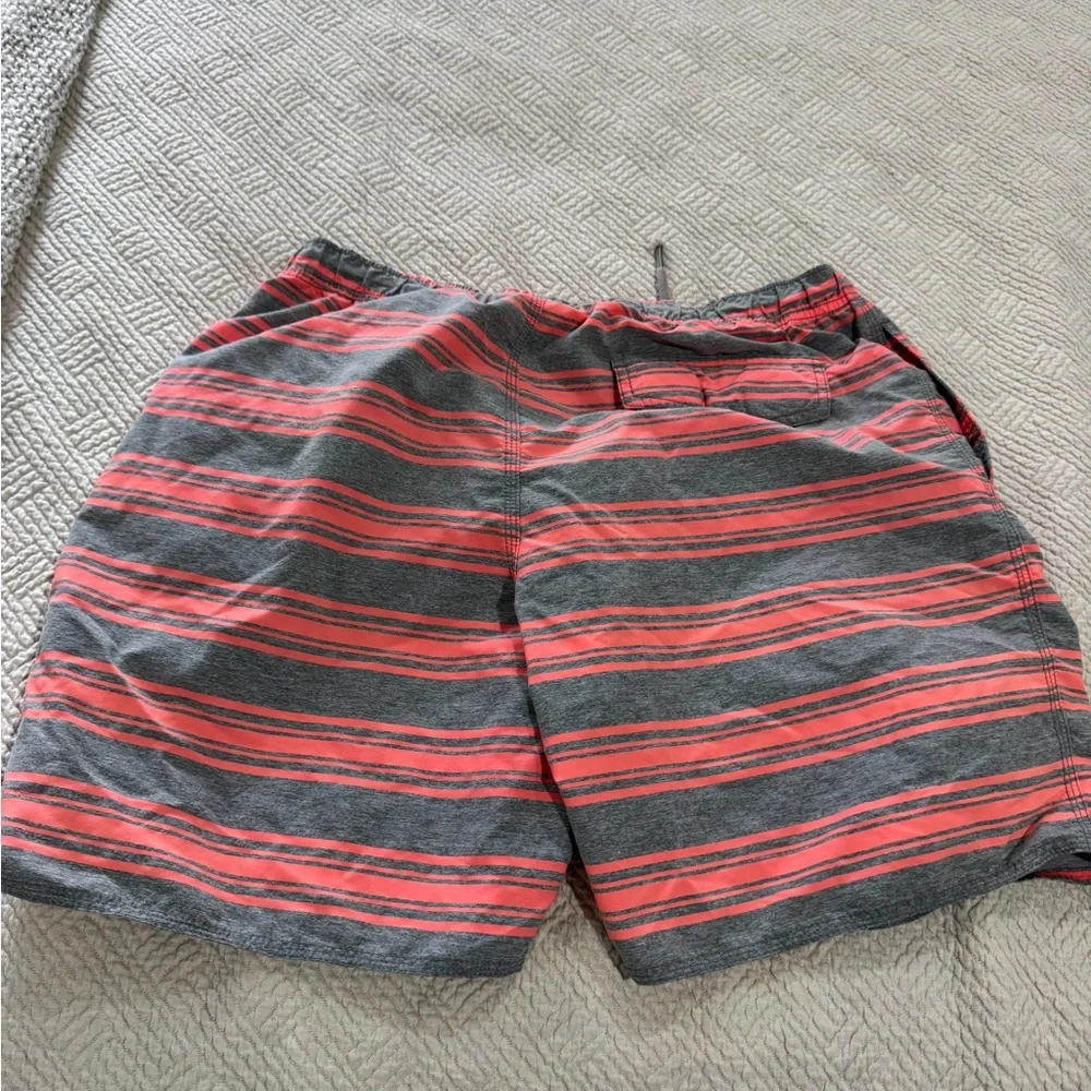 True Grit Men’s Gray & Coral Striped Athletic Shorts
